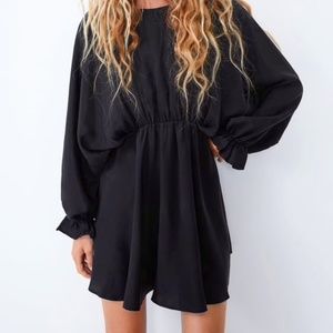 Black voluminous satin-effect dress Zara XS